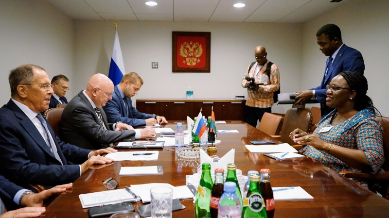 Россия поможет студентам из Буркина-Фасо, попавшим под французские санкции