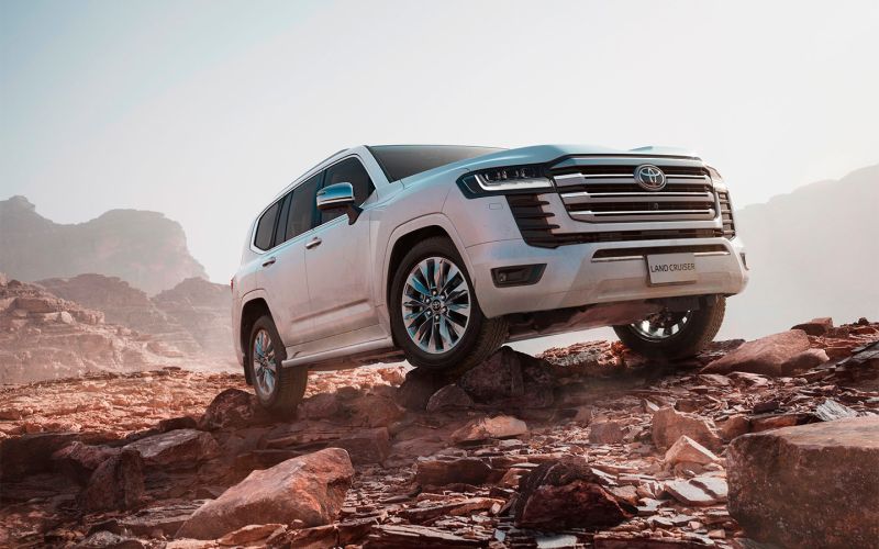 
            Дилеры привезли в Россию Toyota Land Cruiser 300 по цене от ₽12,7 млн
        