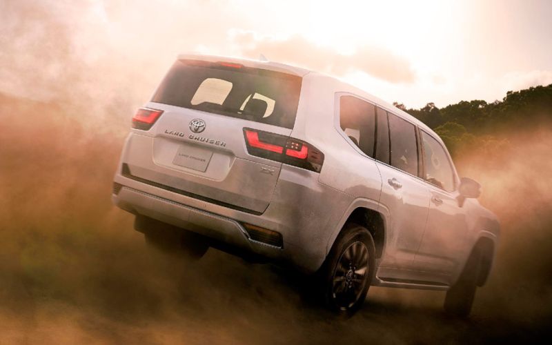 
            Дилеры привезли в Россию Toyota Land Cruiser 300 по цене от ₽12,7 млн
        