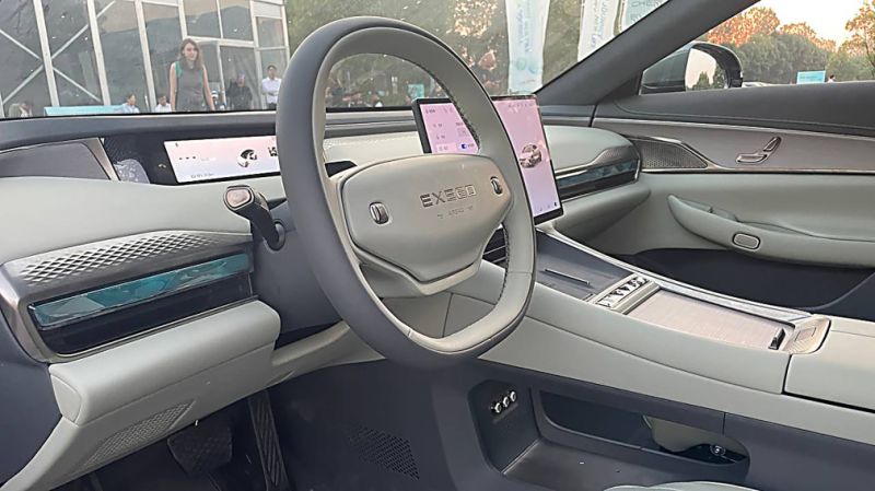 
            Новая реальность. Первый тест-драйв EXEED Exlantix 03 для России
        
