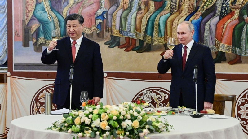 Песков сообщил, что Путин и Си Цзиньпин проведут беседу с глазу на глаз