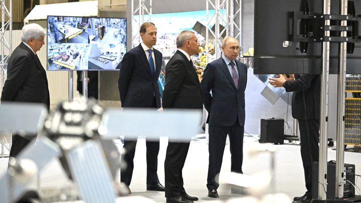 Путин впервые увидел модули новой российской космической станции