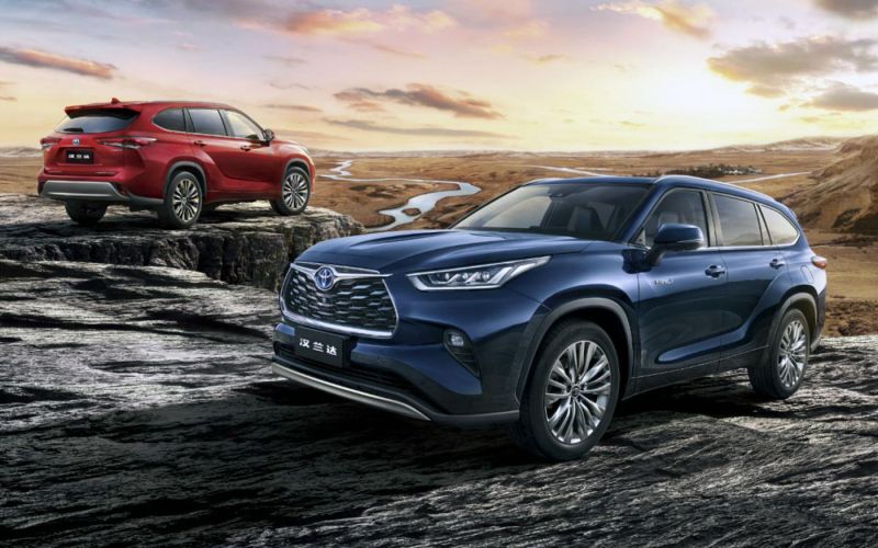 
            В России начались продажи Toyota Highlander из Китая
        