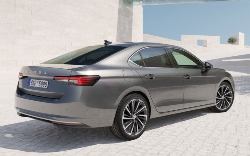 
            Skoda представила новый Superb. Адаптивная подвеска и мягкий гибрид
        