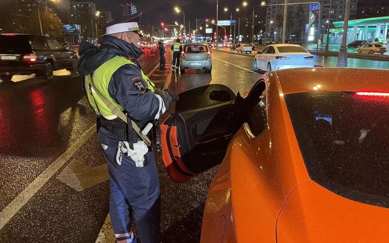 
            У водителя отобрали автомобиль за взятку инспектору ГИБДД. Так бывает?
        