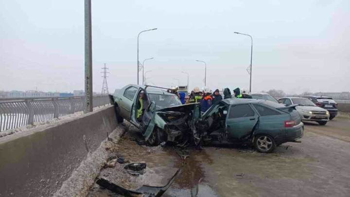 В массовой аварии на новгородском мосту пострадал водитель
