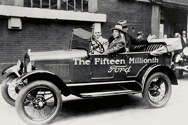 
            Как Генри Форд создал конвейер и правда ли, что он был первым
        