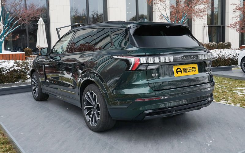 Появилось фото обновленного кроссовера от Geely и Volvo. Характеристики