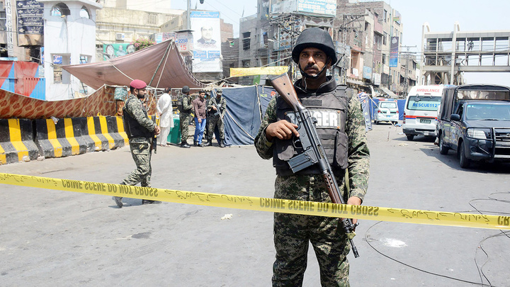 В Пакистане террористы обстреляли автобус с пассажирами