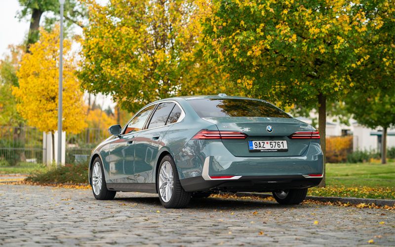 
            В России начались продажи новой BMW 5-Series за 10,8 млн руб.
        