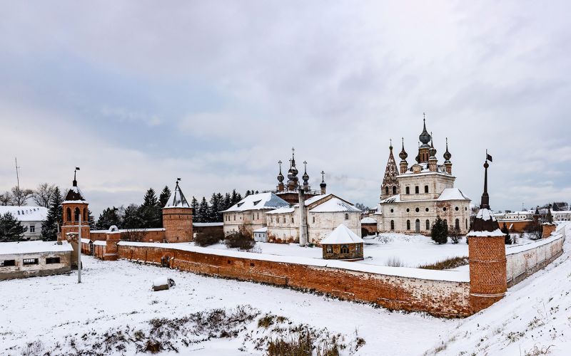 
            6 классных маршрутов для автомобилистов на праздники. Куда поехать
        