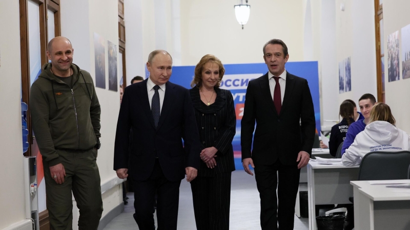 Машков рассказал, о чем говорил с Путиным, посетившим свой штаб 