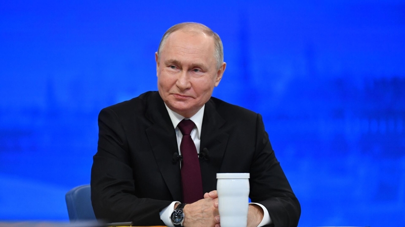 Навязать России "демократию" из-за границы не получится, заявил Путин