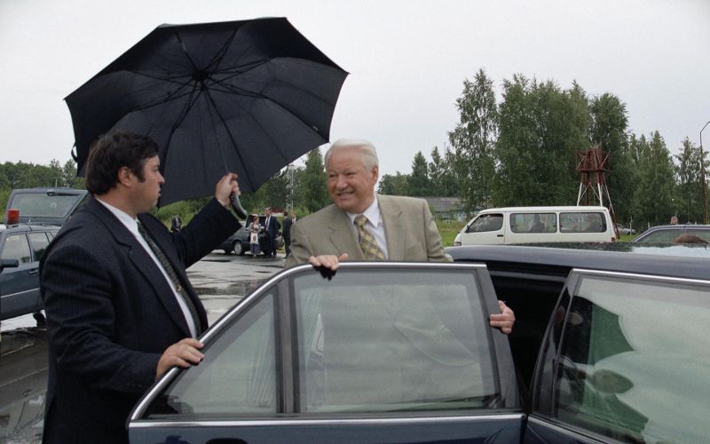 
            Автомобили Бориса Ельцина. На чем ездил первый президент России
        