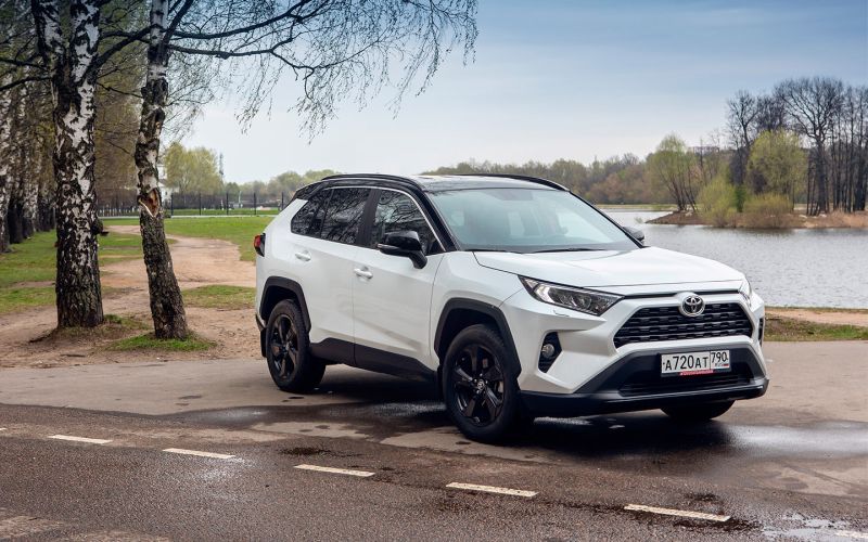 
            От Kia Rio до Toyota RAV4. Можно ли найти бестселлеры февраля 2022 года
        