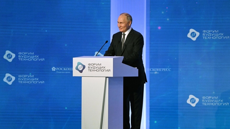 Путин пошутил про "диктатуру" на форуме АСИ