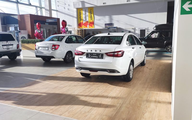 
            В Москве резко подешевели седаны Lada Vesta. Подробности и цены
        