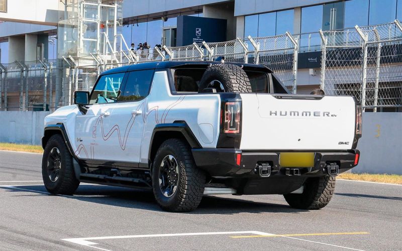 
            В Россию привезли новинки от Lexus, Honda и Hummer. Подробности и цены
        