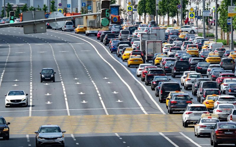 
            Горизонтальная и вертикальная дорожные разметки и их назначение
        