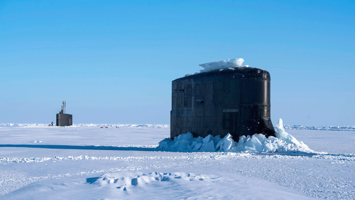Из-подо льда в Арктике всплыли две американские атомные подлодки