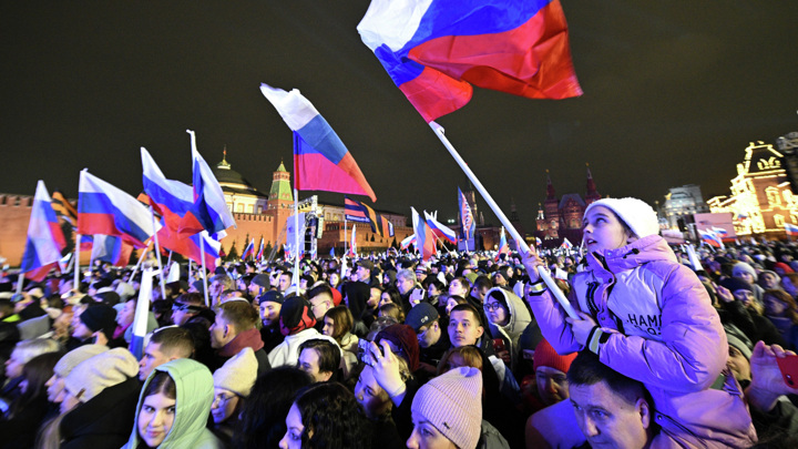 На концерте на Красной площади присутствуют более 80 тысяч человек