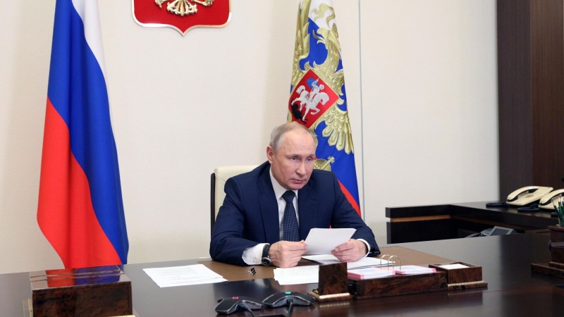 Путин проводит встречу в Кремле со своими доверенными лицами на выборах