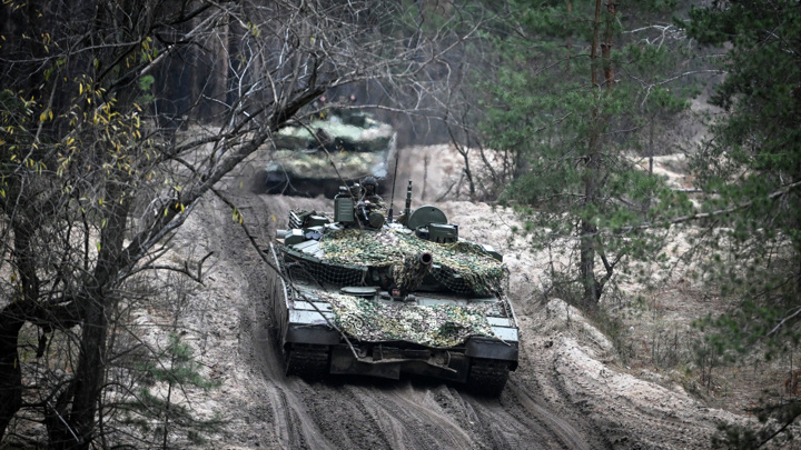 Танковые ракеты ВС РФ навылет пробивают бронетехнику украинской армии