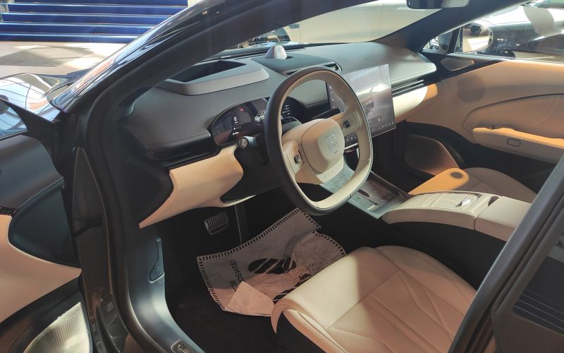 
            В России начались продажи китайского седана Zeekr 007. Это соперник Tesla
        