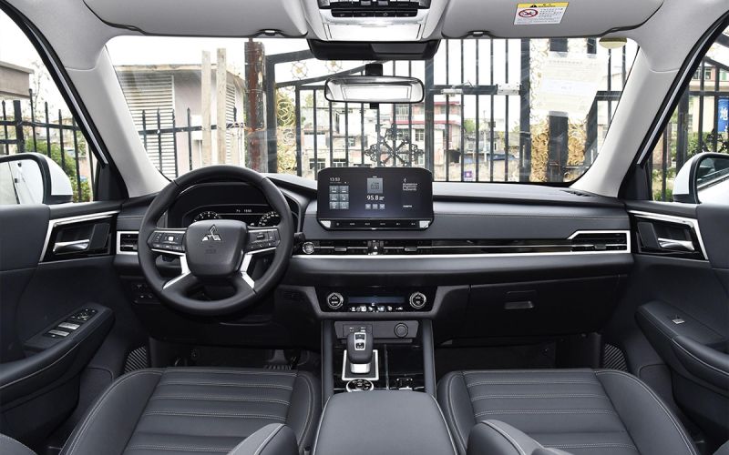
            В России начались продажи особого компактвэна Mitsubishi Xpander Cross
        