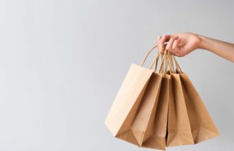 Бумажные крафт пакеты: стильные и практичные помощники в повседневной жизни