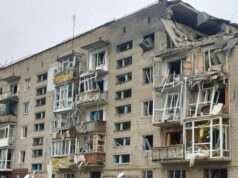 Украинский снаряд попал в жилую многоэтажку в Токмаке