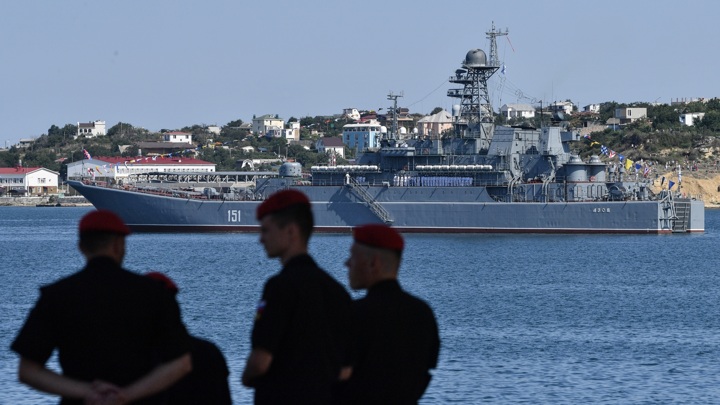 Военный парад 9 мая в Крыму отменен по соображениям безопасности