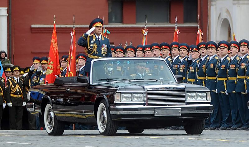 На чем принимали парады Победы, от лошадей до Aurus