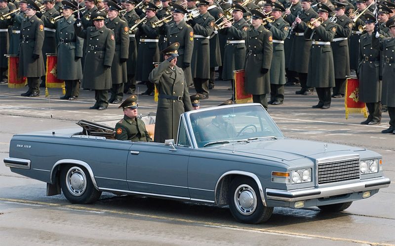 На чем принимали парады Победы, от лошадей до Aurus
