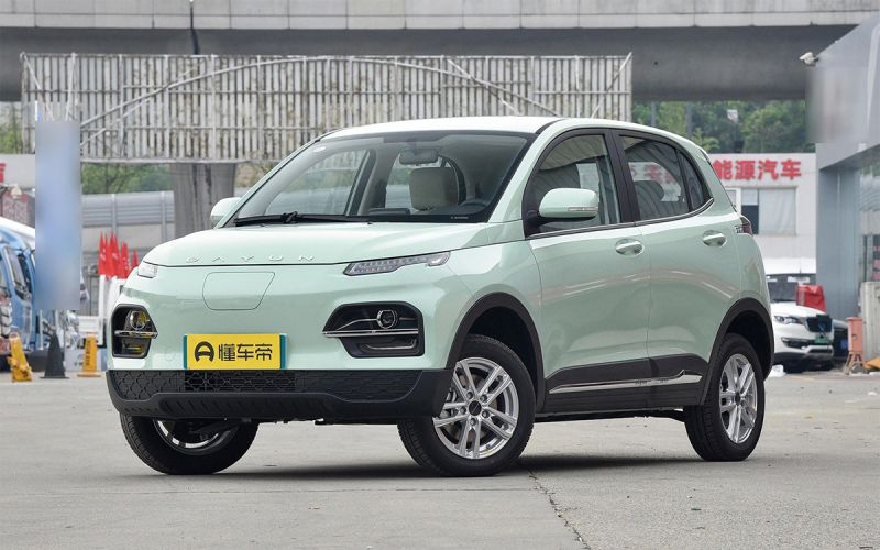 
            Новые BMW, Mercedes и VW попали в Россию: что за модели и сколько стоят
        