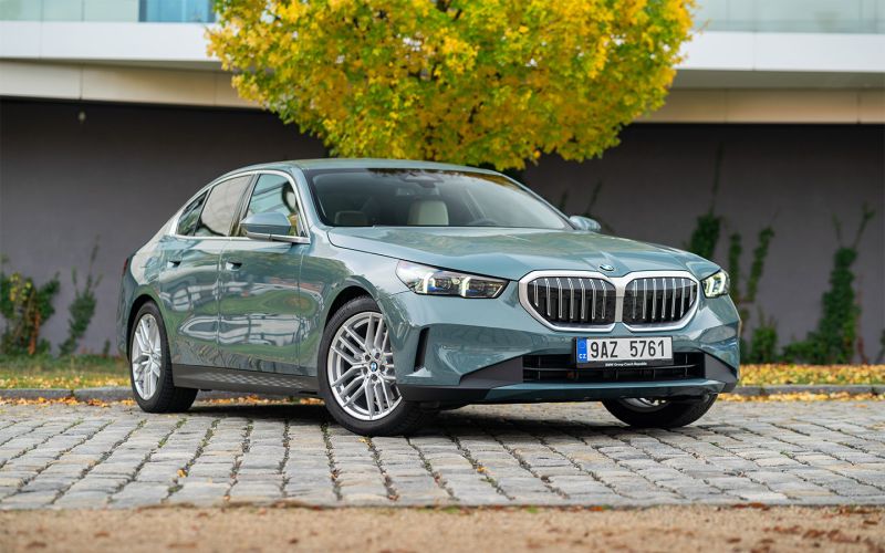 
            Новые BMW, Mercedes и VW попали в Россию: что за модели и сколько стоят
        