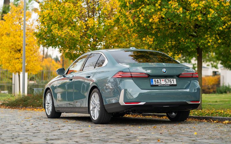 
            Новые BMW, Mercedes и VW попали в Россию: что за модели и сколько стоят
        