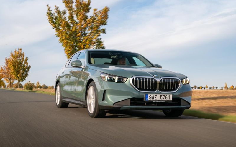 
            Новые BMW, Mercedes и VW попали в Россию: что за модели и сколько стоят
        