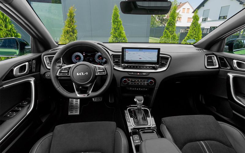 
            Новые BMW, Mercedes и VW попали в Россию: что за модели и сколько стоят
        