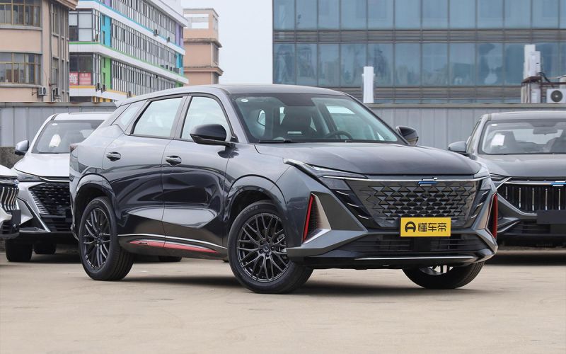 
            Новые BMW, Mercedes и VW попали в Россию: что за модели и сколько стоят
        