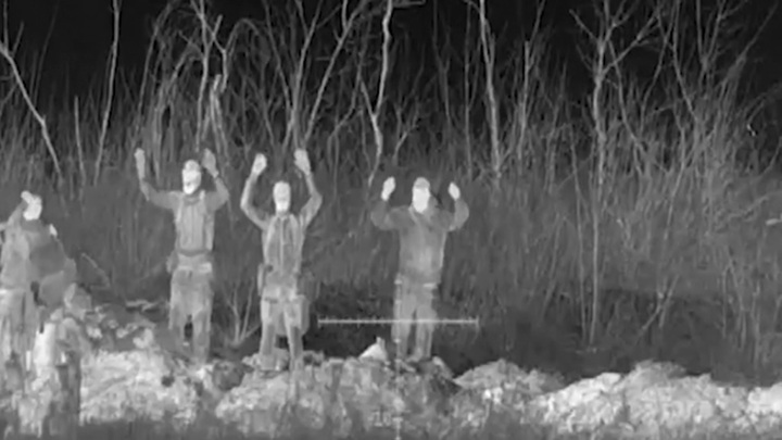 Группа бойцов ВСУ сдалась в плен после того, как их атаковал украинский дрон