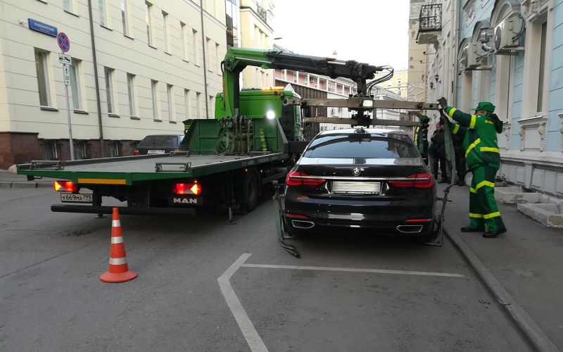 
            В Москве 36 автомобилей набрали штрафов за парковку на ₽5,6 млн
        