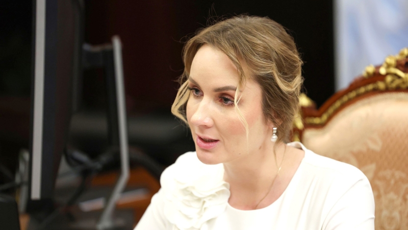 Володин призвал запретить усыновлять детей гражданам стран, где можно менять пол