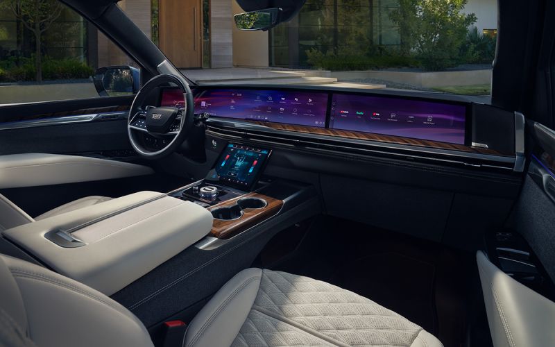 
            Cadillac показал обновленный внедорожник Escalade. Фото
        