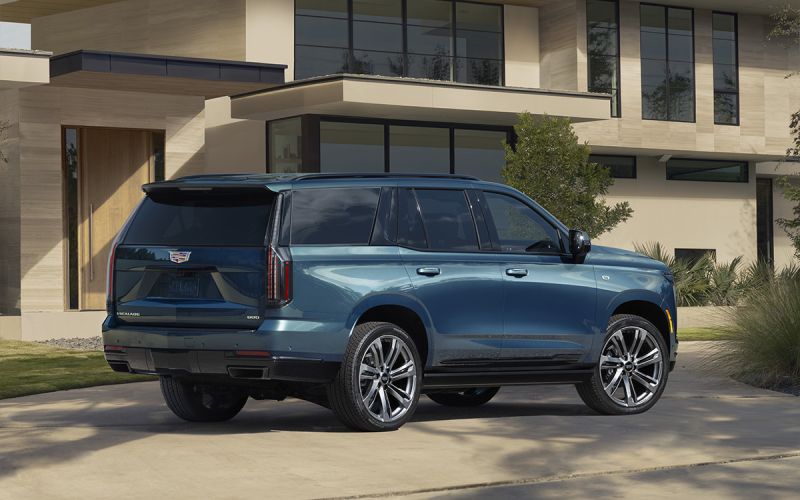 
            Cadillac показал обновленный внедорожник Escalade. Фото
        