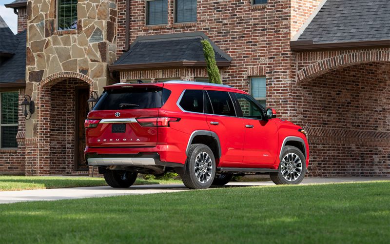 
            Дилер привез в Россию новый внедорожник Toyota Sequoia за ₽16 млн
        