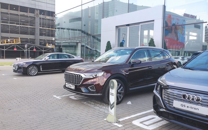 
            Дилеры приготовились включить утильсбор в цены. Когда покупать автомобиль
        