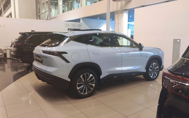 
            Дилеры приготовились включить утильсбор в цены. Когда покупать автомобиль
        