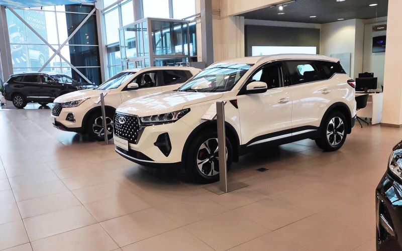 
            Дилеры раскрыли сложности с оплатой китайских машин. Что будет с ценами
        