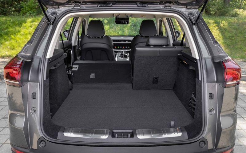 
            Geely Atlas Pro превратился в Belgee X70: каков кроссовер в деле
        